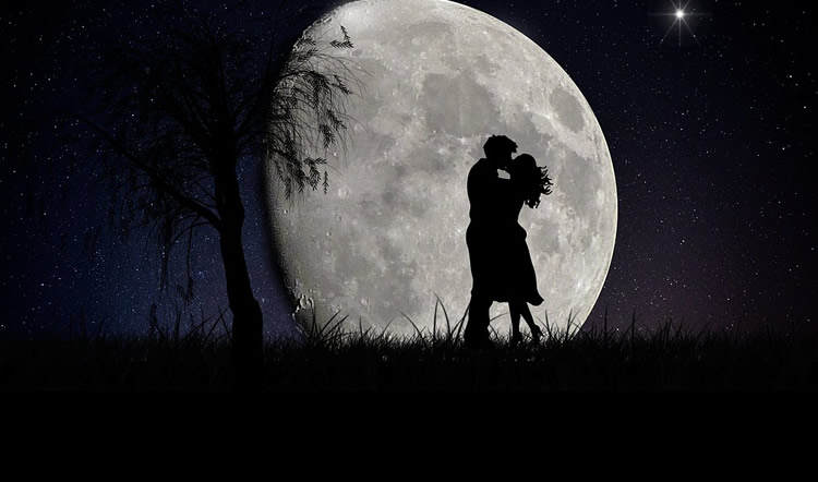 Cast powerful full moon love spells to have a relationship full of luck 1
